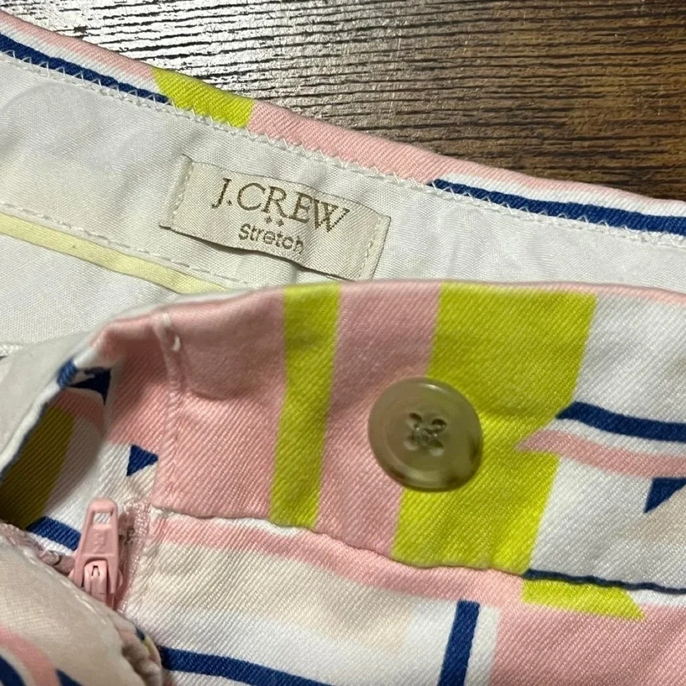 J.Crew pink, white, and blue geometric pattern shorts #geometric #preppy 328.5